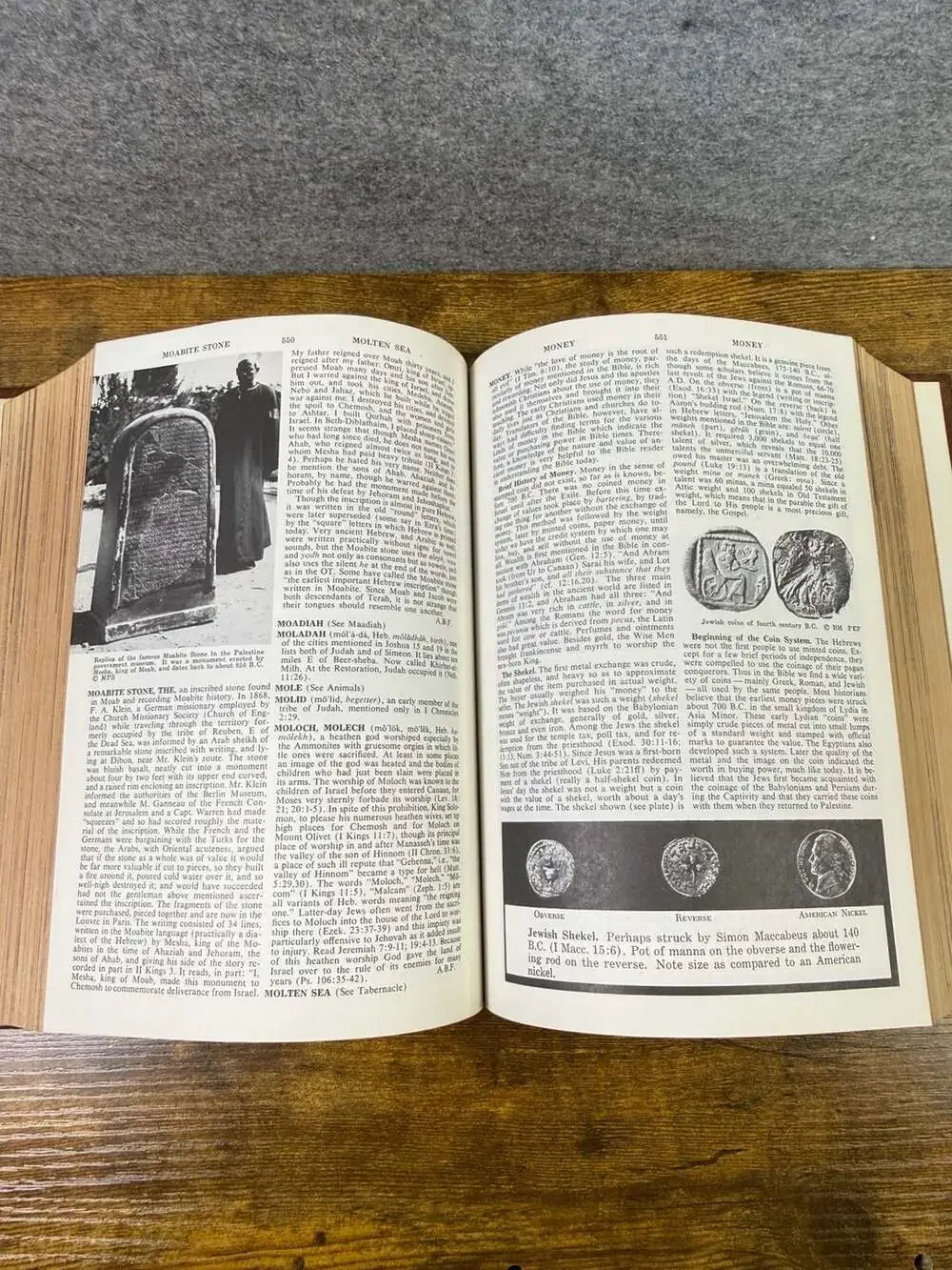 Pictorial Bible Dictionary with Topical Index - The Southwestern Company